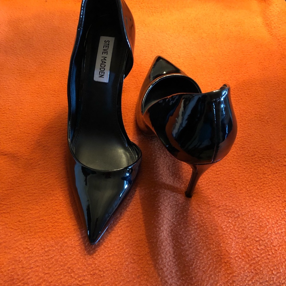 Steve Madden Black Patent Leather Pumps